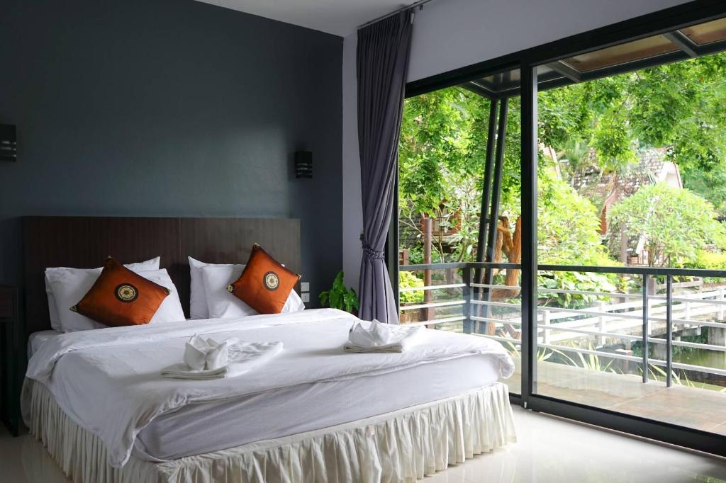 Nakhaburi Hotel & Resort