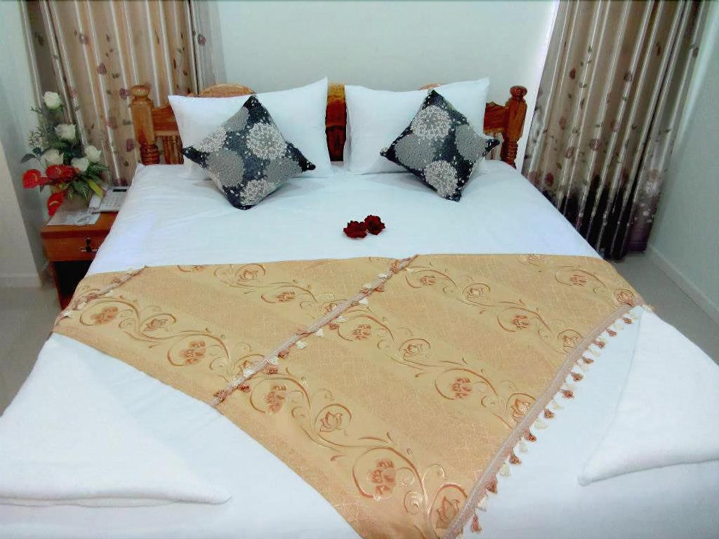 Rueanrimnam Hotel