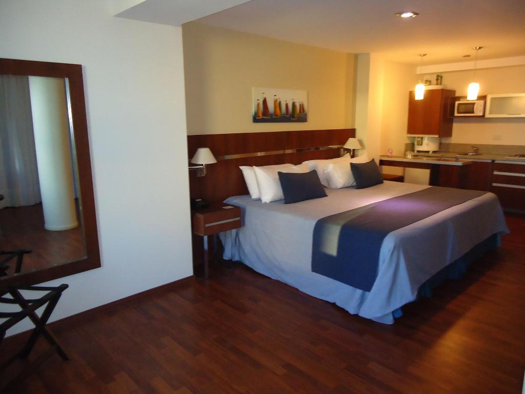 Hotel Puerto Amarras