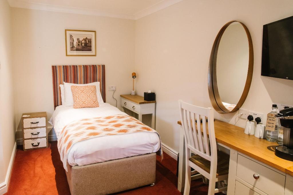 The Old Fourpenny Shop Hotel