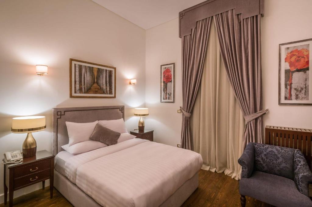 1920S Boutique Hotel And Restaurants