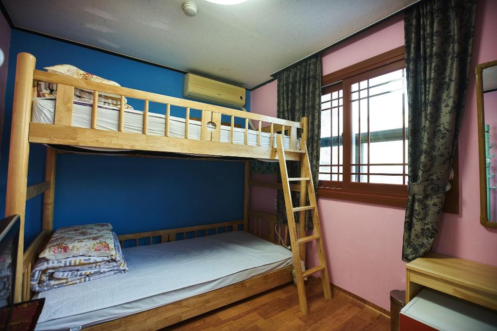 Gudeok Guest House - Hostel