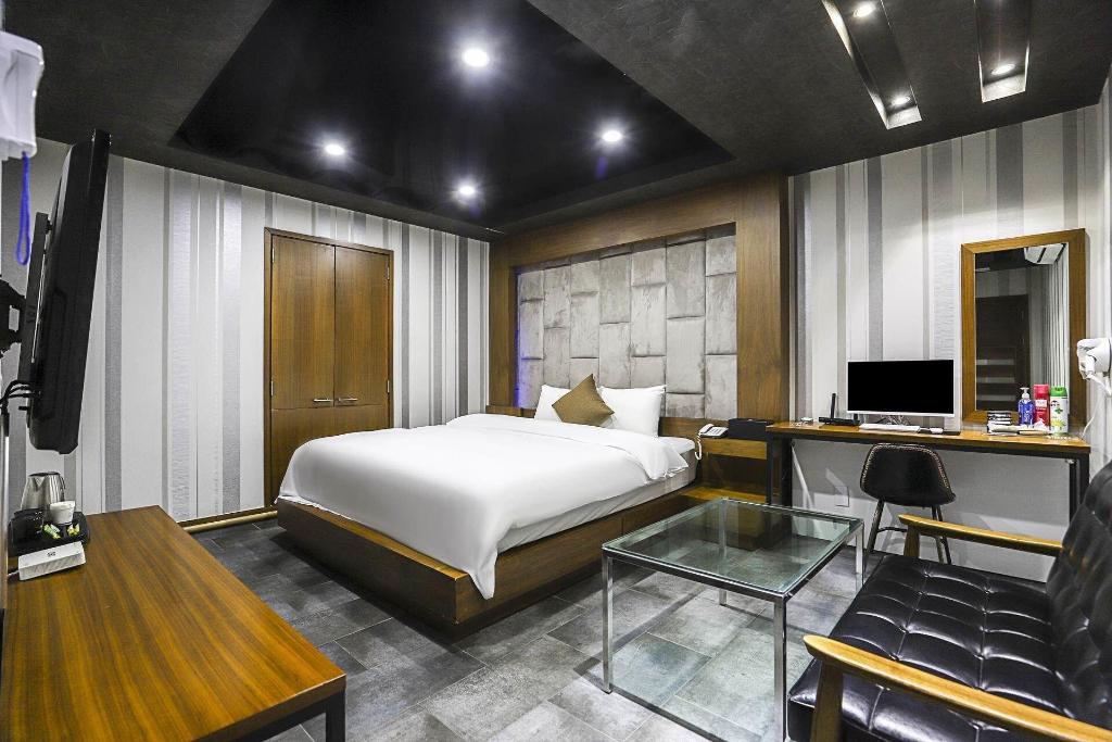 Hotel Tj