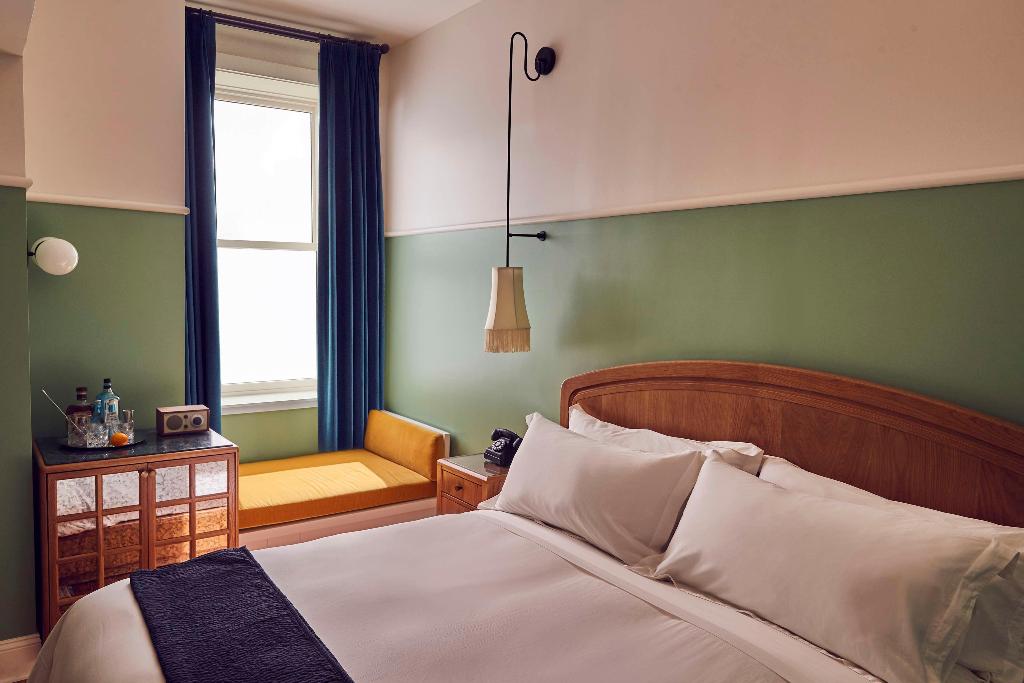 The Drayton Hotel Savannah, Curio Collection by Hi