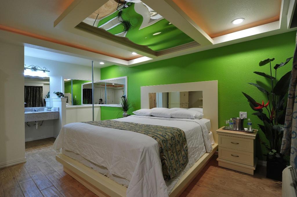 Romantic Inn & Suites