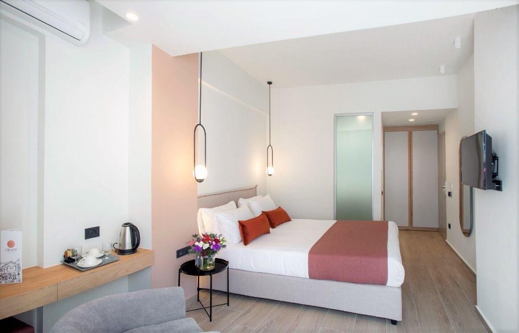 The City Hotel & Suites