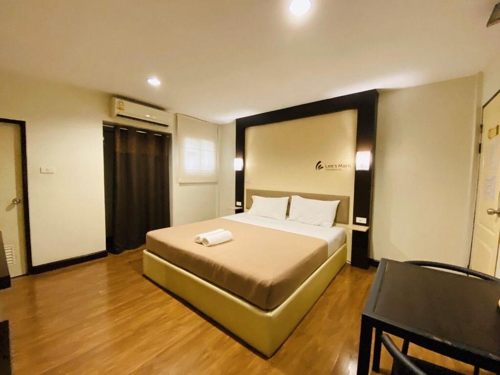 Lee's Mark Residence