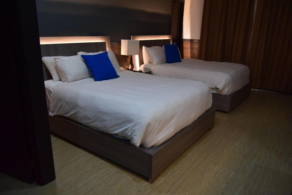 Beverly Hills: Hotel & Business
