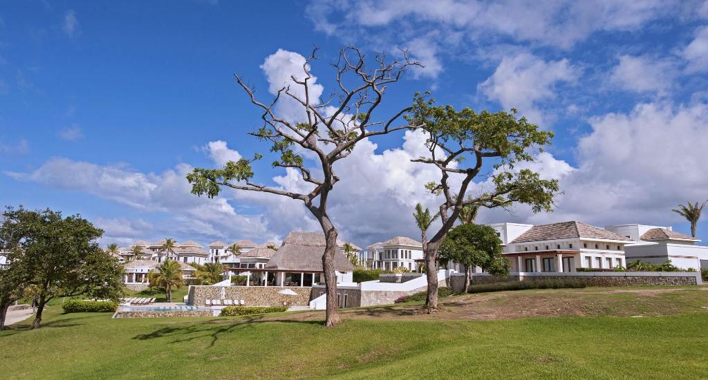 Las Verandas Hotel & Villas