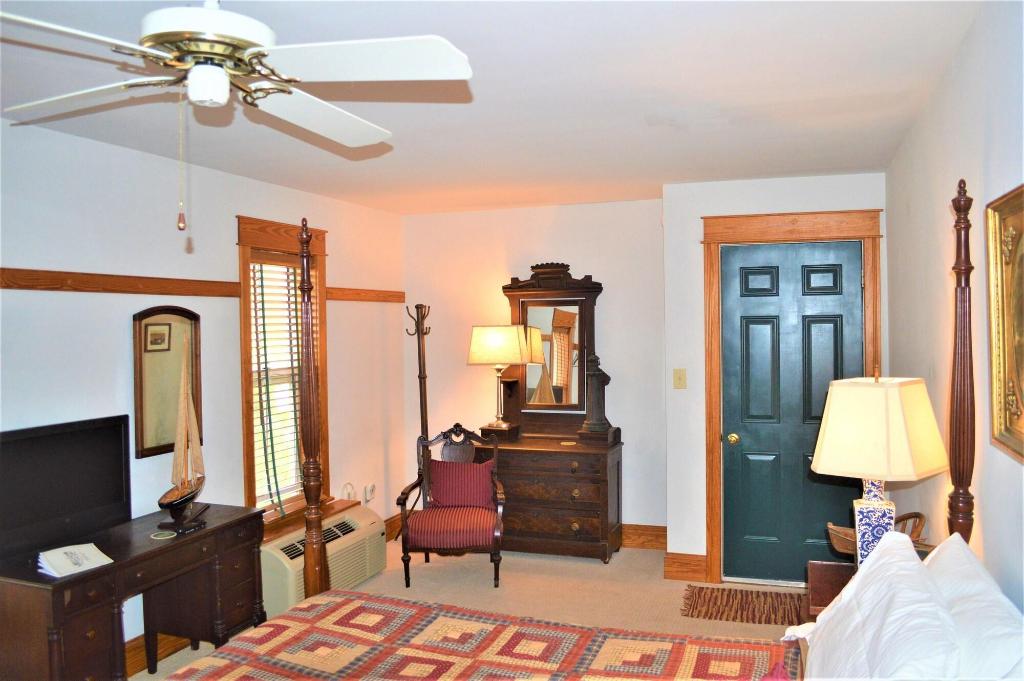 Roanoke Island Inn