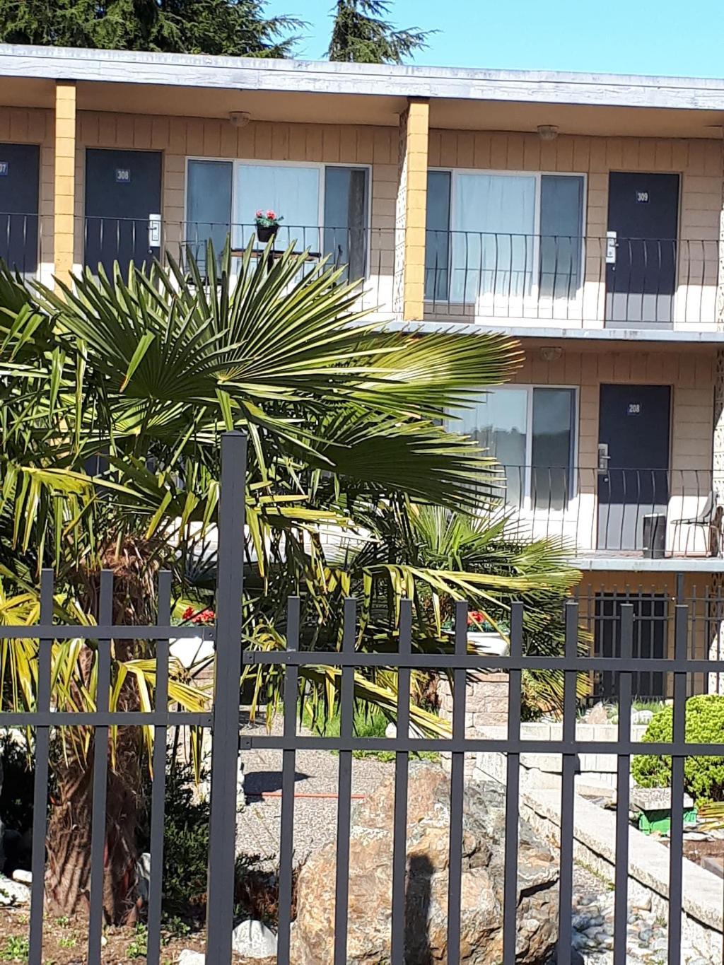 The Port-O-Call Inn & Suites