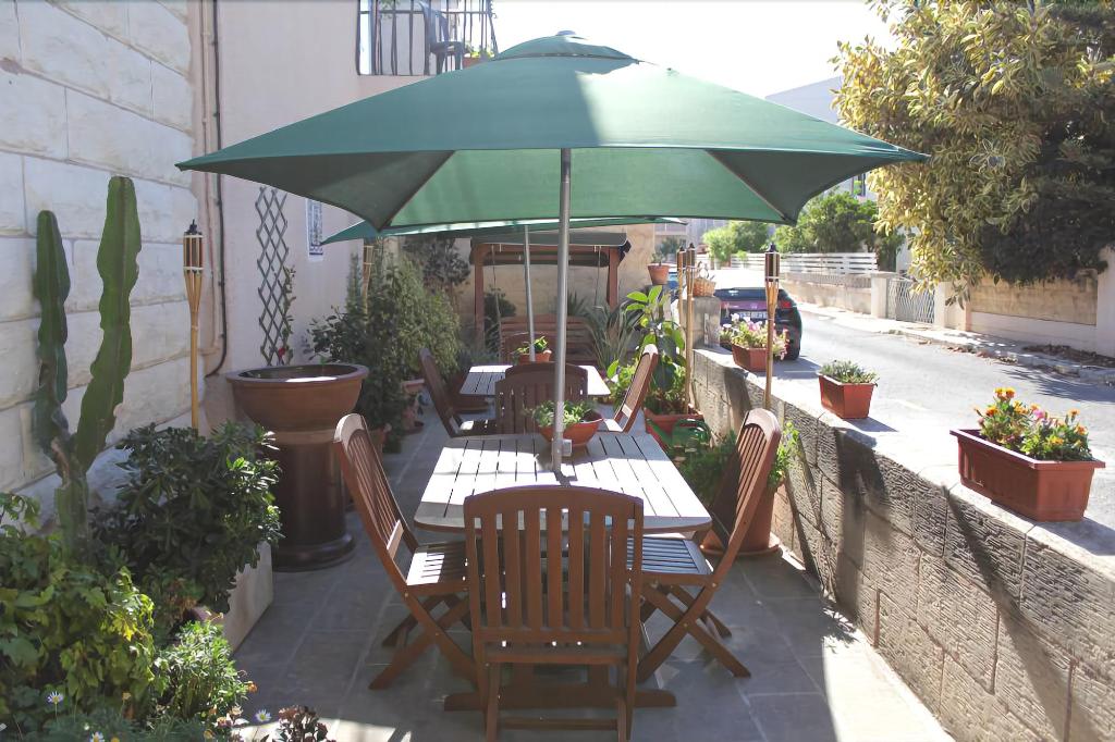 Green Grove Guest House — property photo 1