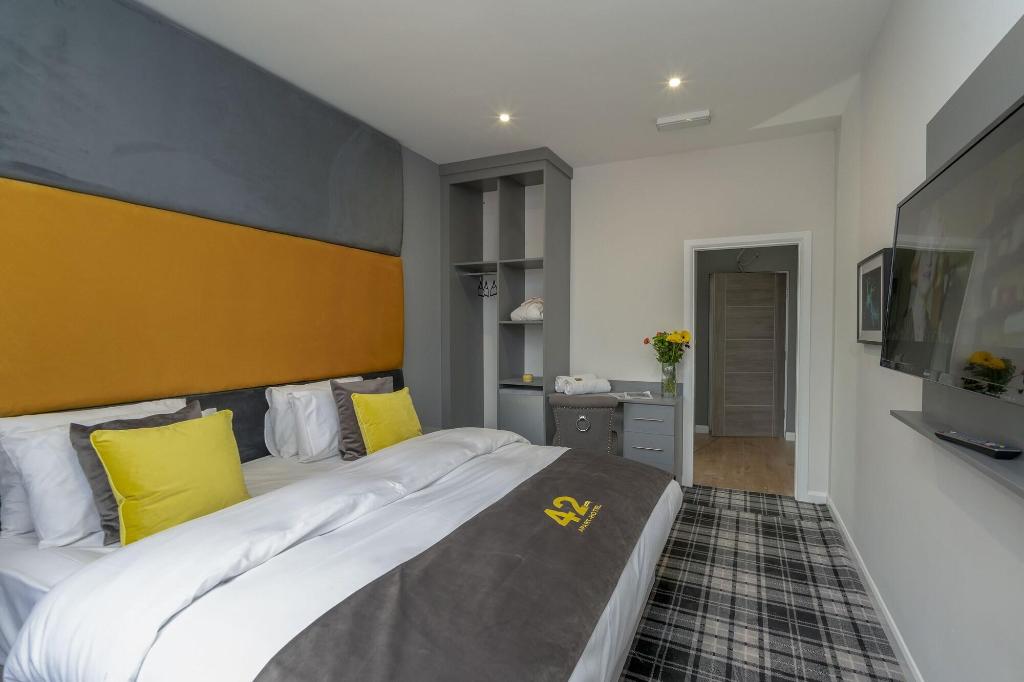 42 Apart-hotel