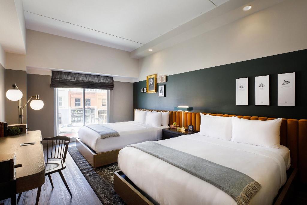 Cyrus Hotel