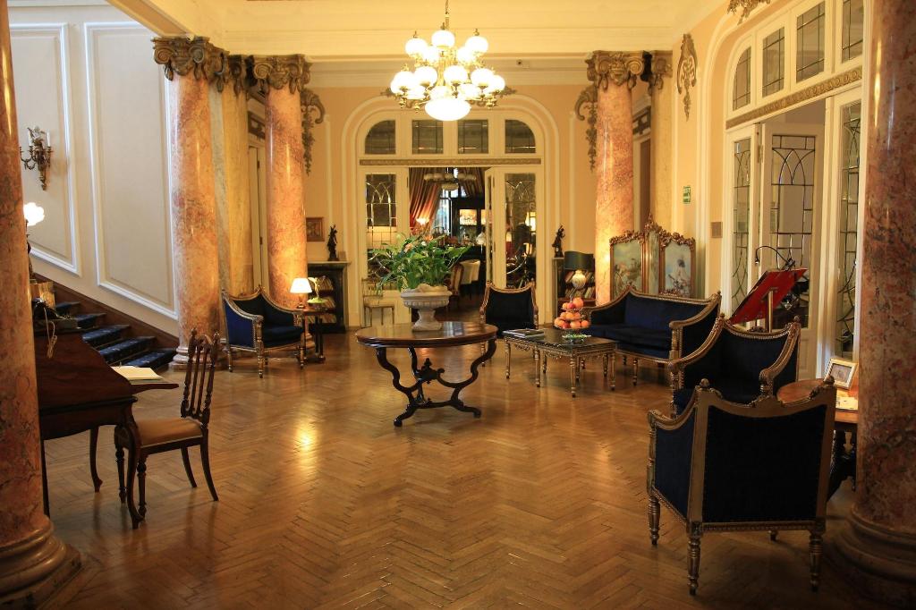 listing card gallery