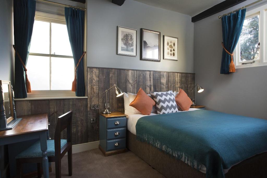 The Ostrich Inn