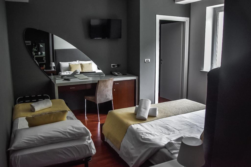 Aston Hotel
