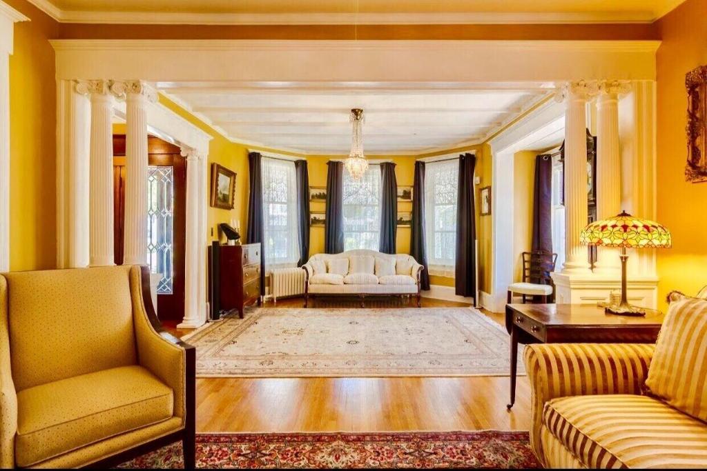 1000 Islands Bed and Breakfast – The Bulloch Hou