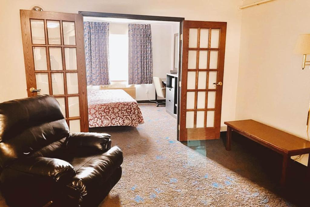 Sky-Palace Inn & Suites Northfield