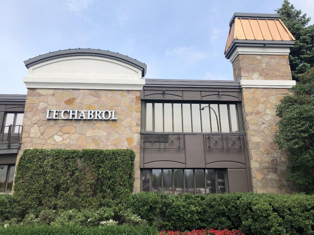 Le Chabrol Hotel & Suites
