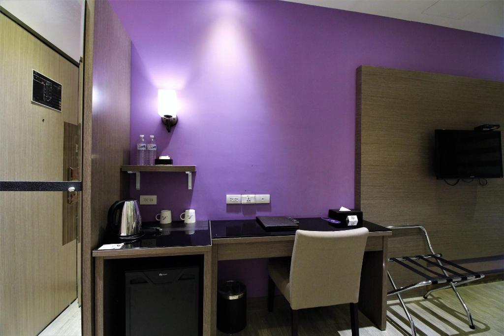 J Hotel