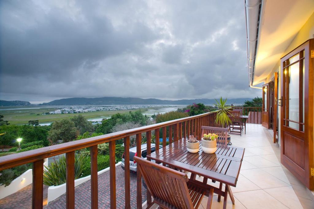 Candlewood Lodge - Bed & Breakfast - General view