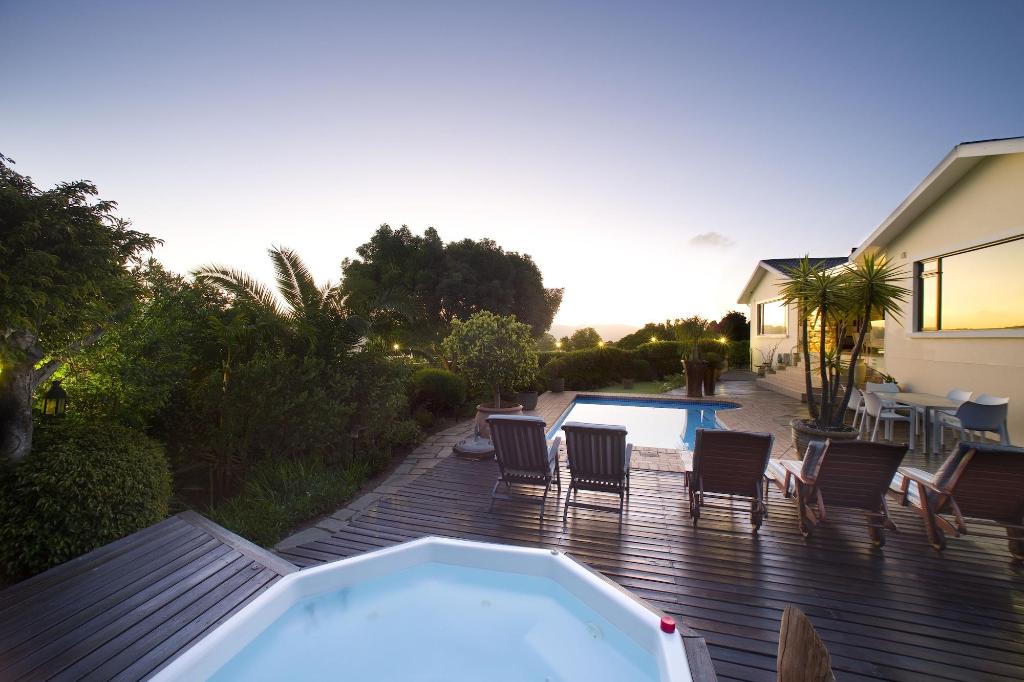 Candlewood Lodge - Bed & Breakfast - Sports and Entertainment