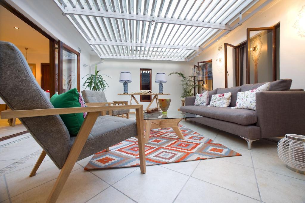Candlewood Lodge - Bed & Breakfast - Lobby