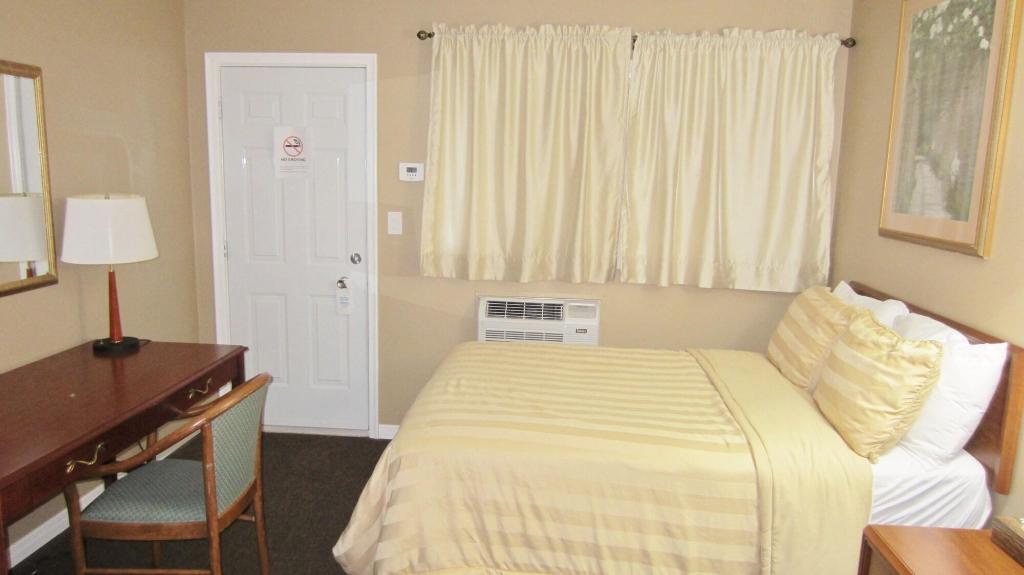Village Inn & Suites