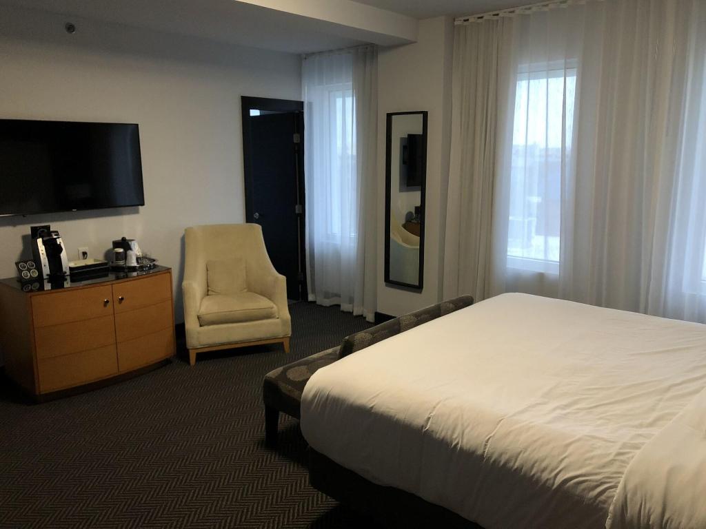 Streamline Hotel