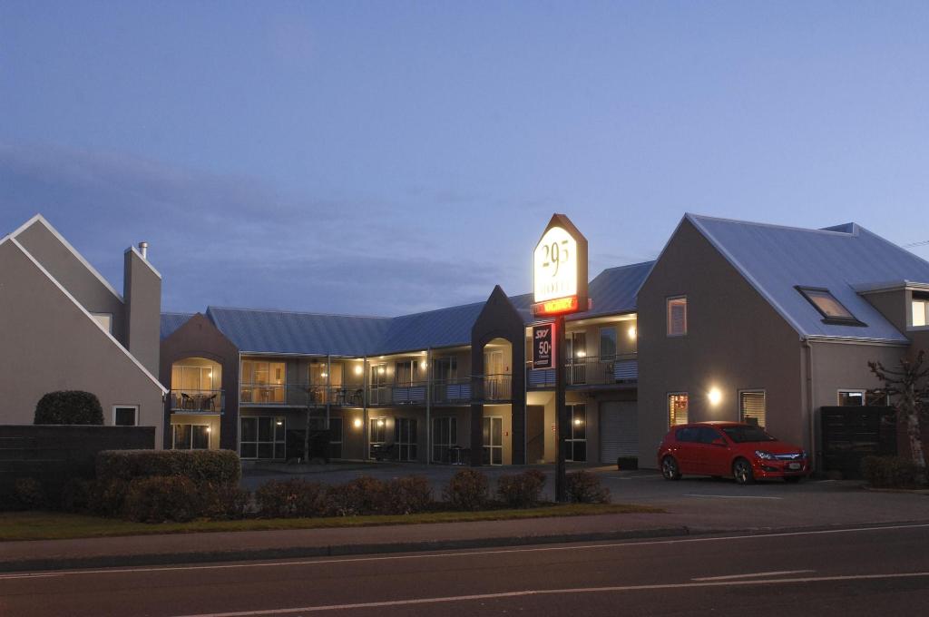 295 On Tay Motel