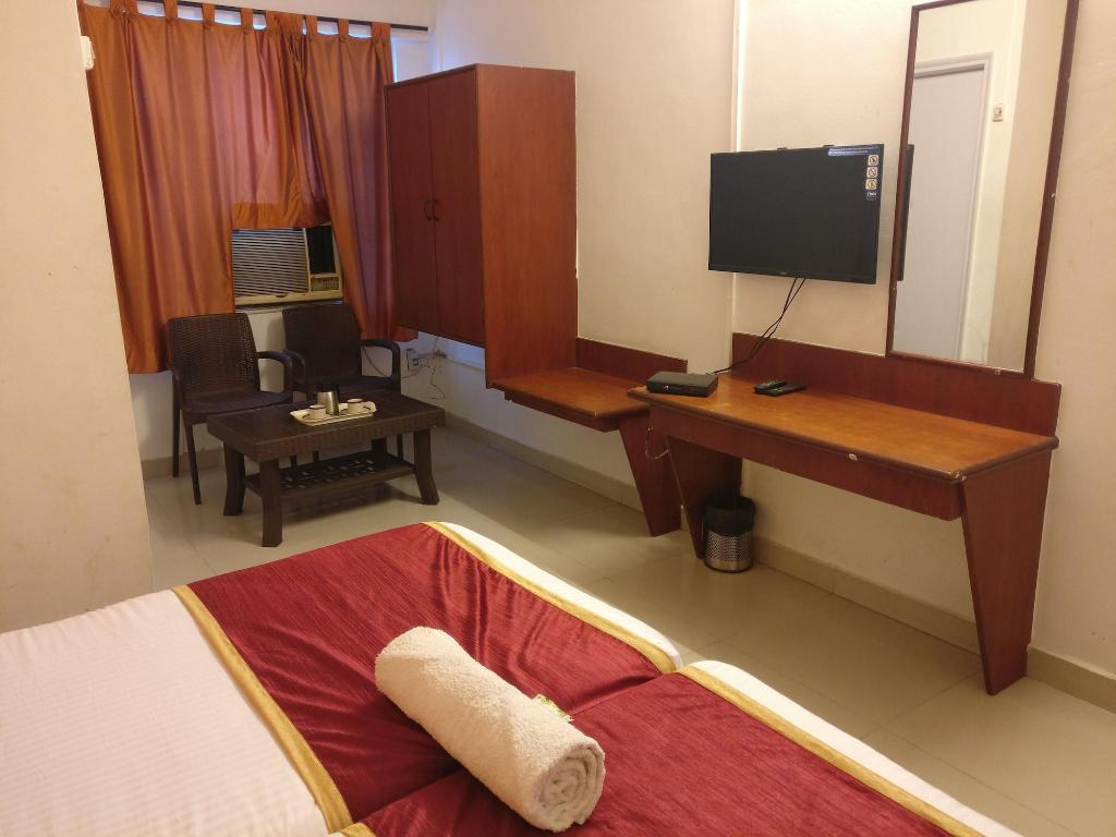 Hmr Royal Inn