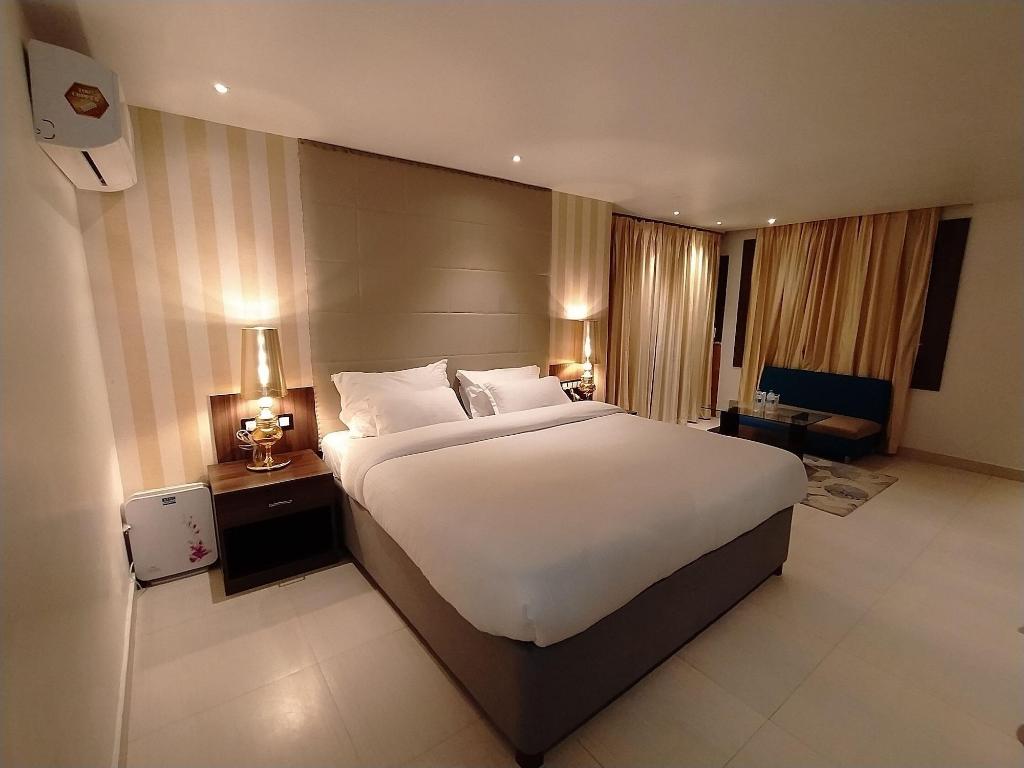 Niranjana Hotel