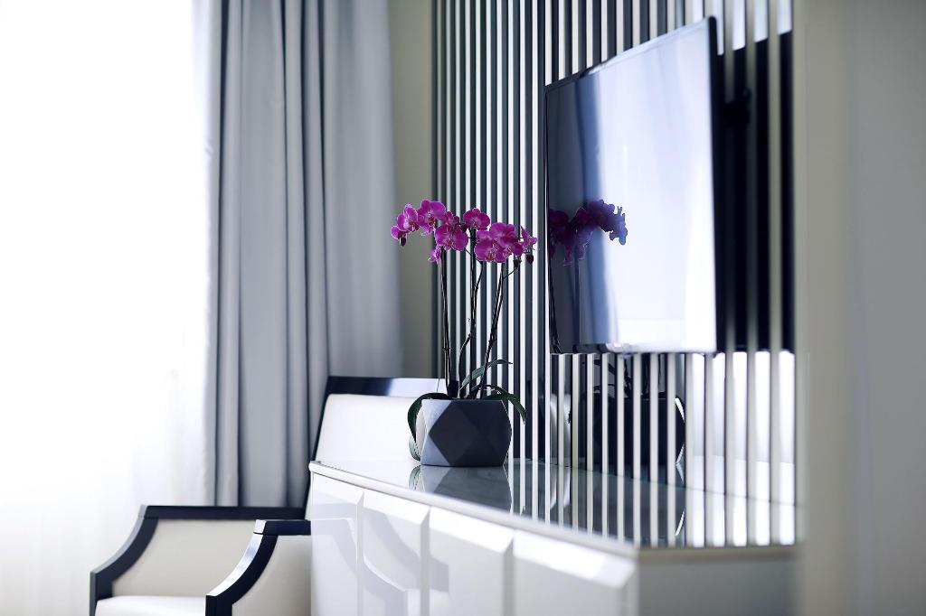 Hotel 9