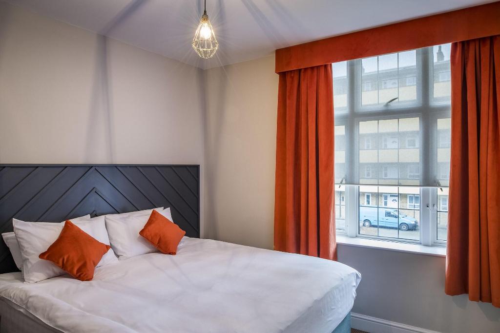 Three Falcons Hotel