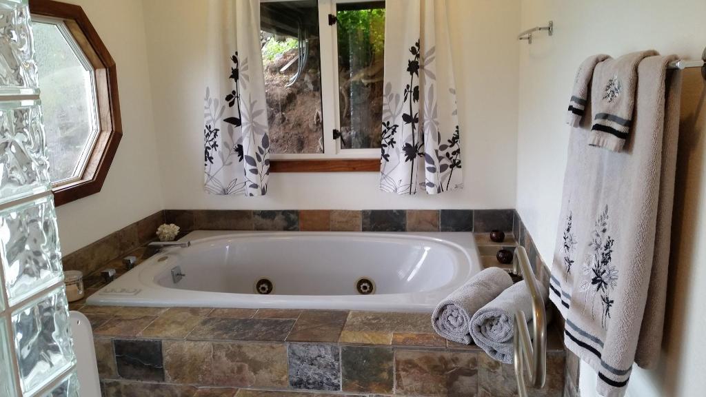 Volcano Acres Ranch Bed And Breakfast