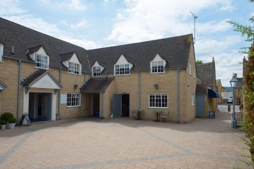 The Lodge At Broadway