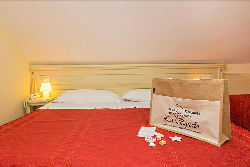 Hotel Lo Squalo