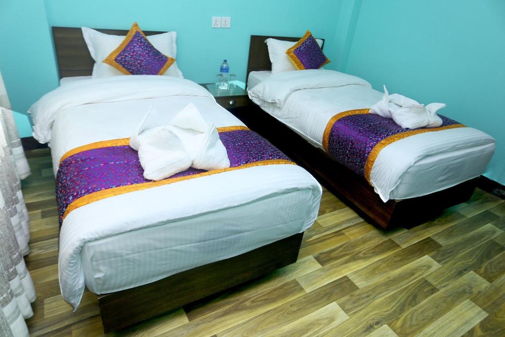 Hotel Rising Home