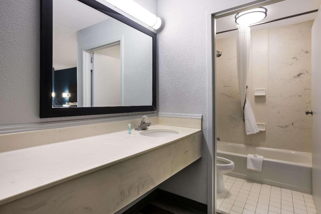 Suburban Studios Hinesville - Fort Stewart Area