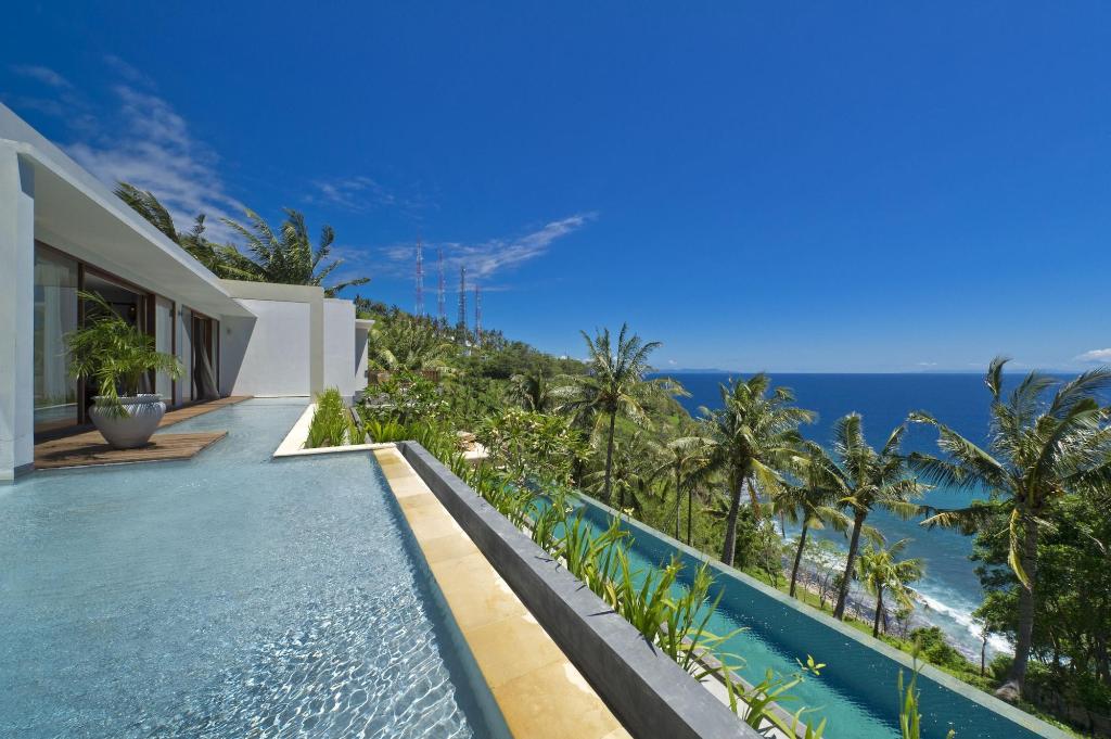 Malimbu Cliff Villa