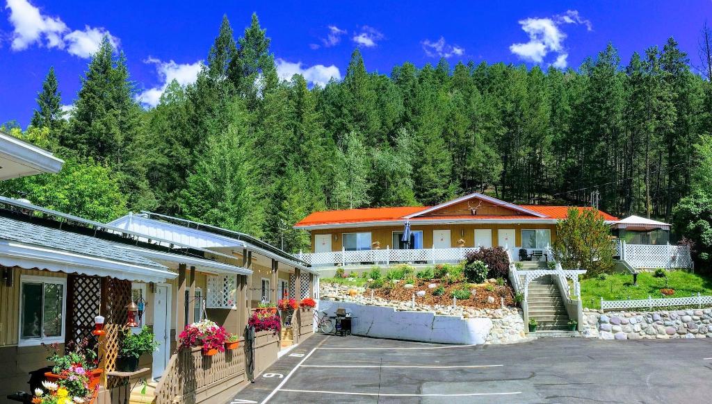 Crescent Motel