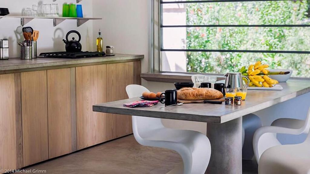Hix Island House