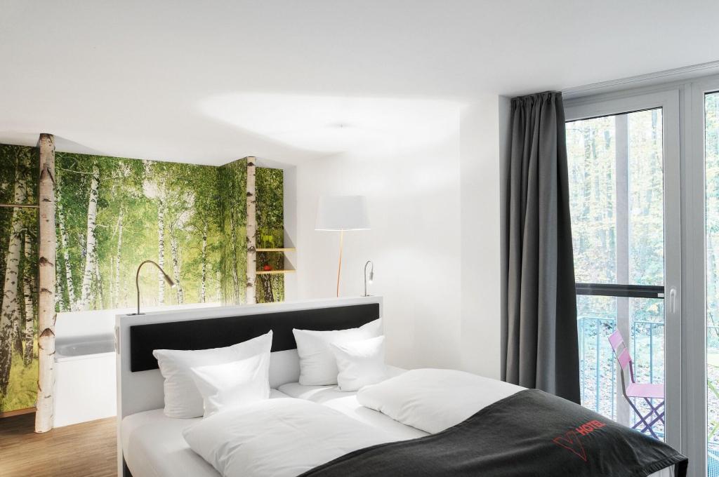 V-Hotel