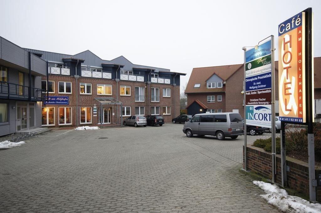 Cafe Und Hotel Am Holzhafen