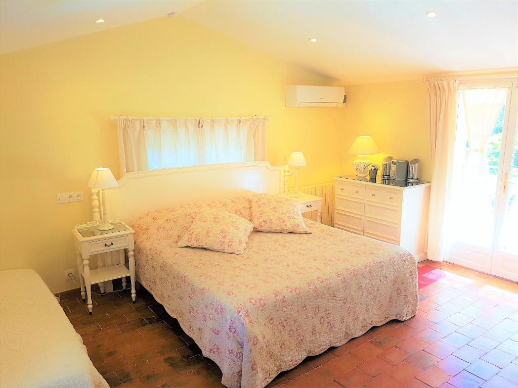 B&B With Charm - Quiet With Kitchen & sw Pool
