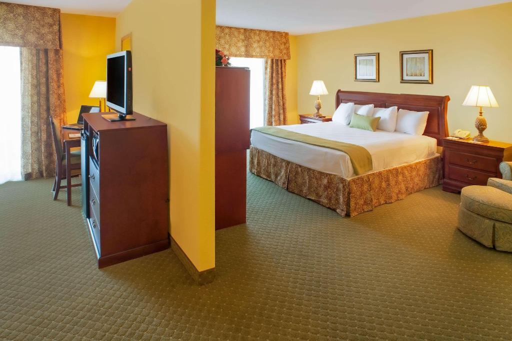 Clarion Suites Convention Center Fredericksburg