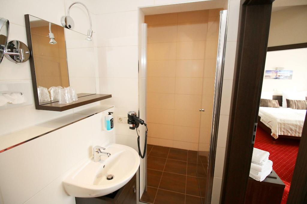Home Hotel