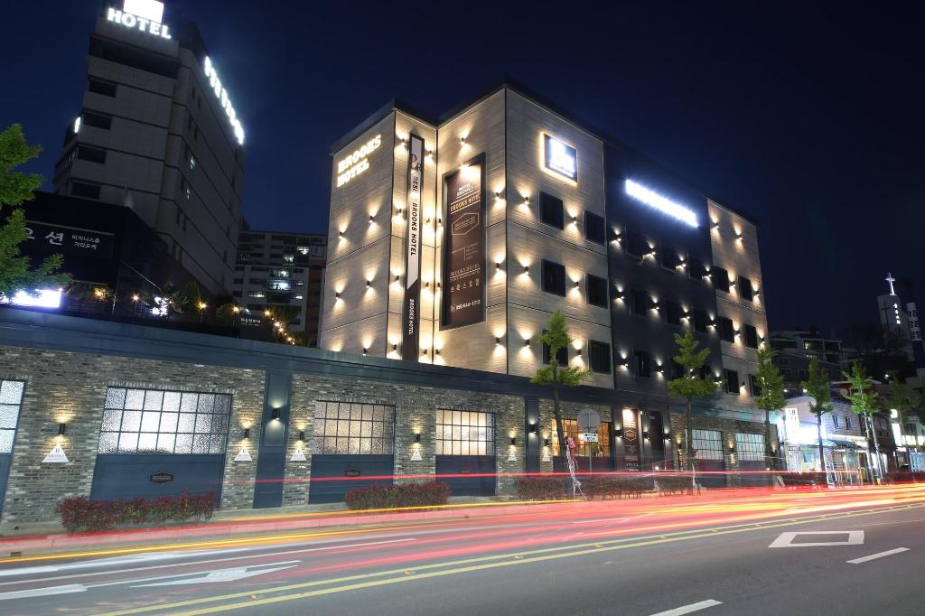 Brooks Hotel - General view
