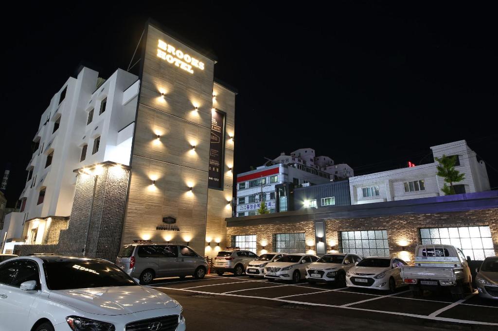 Brooks Hotel - General view